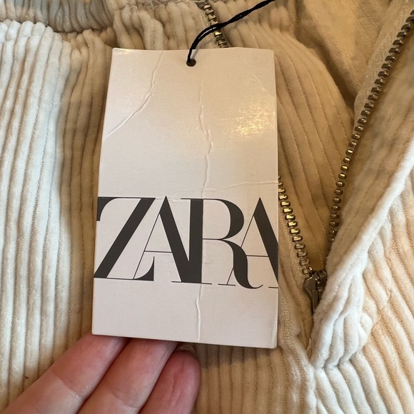 Zara kids corduroy midrise wide leg pants size 10, stretch,NWT, cream colored. - Picture 3 of 5